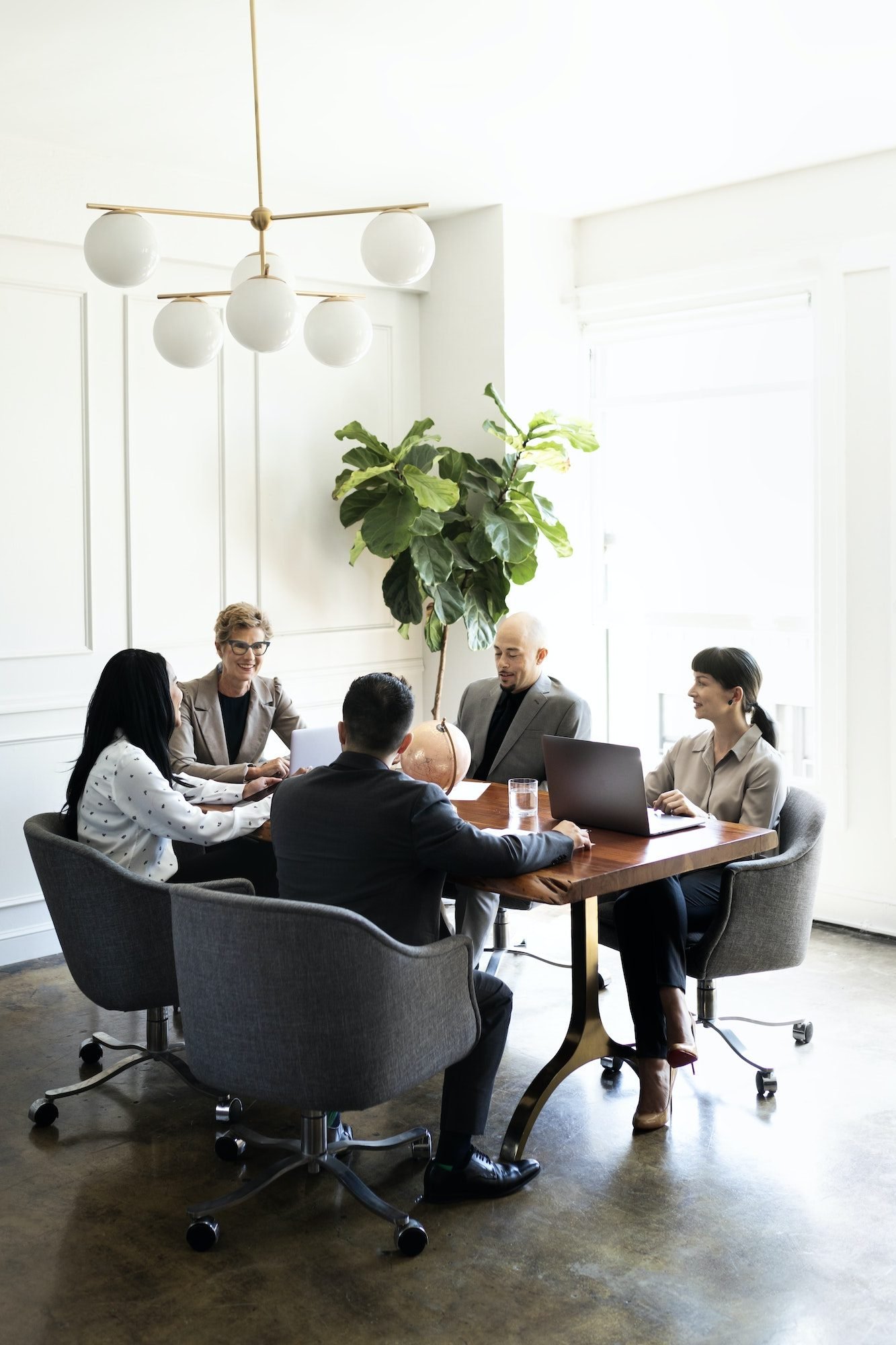 happy-business-people-in-a-meeting.jpg